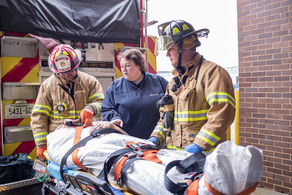 REAC/TS Nurse/Paramedic Angie Bowen instructs emergency personnel during a hands-on course demonstration