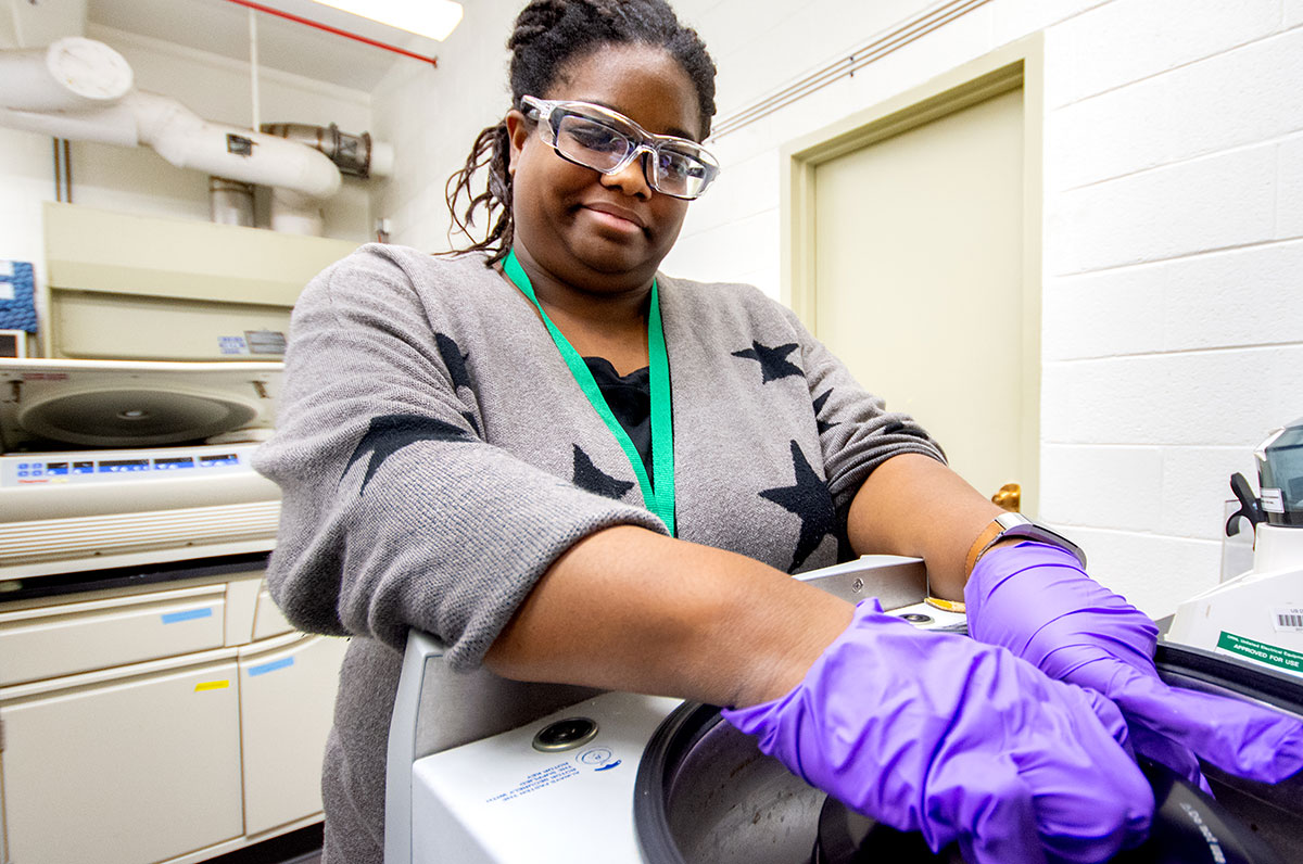 An undergraduate female conducts research during an ORISE internship at Oak Ridge National Laboratory