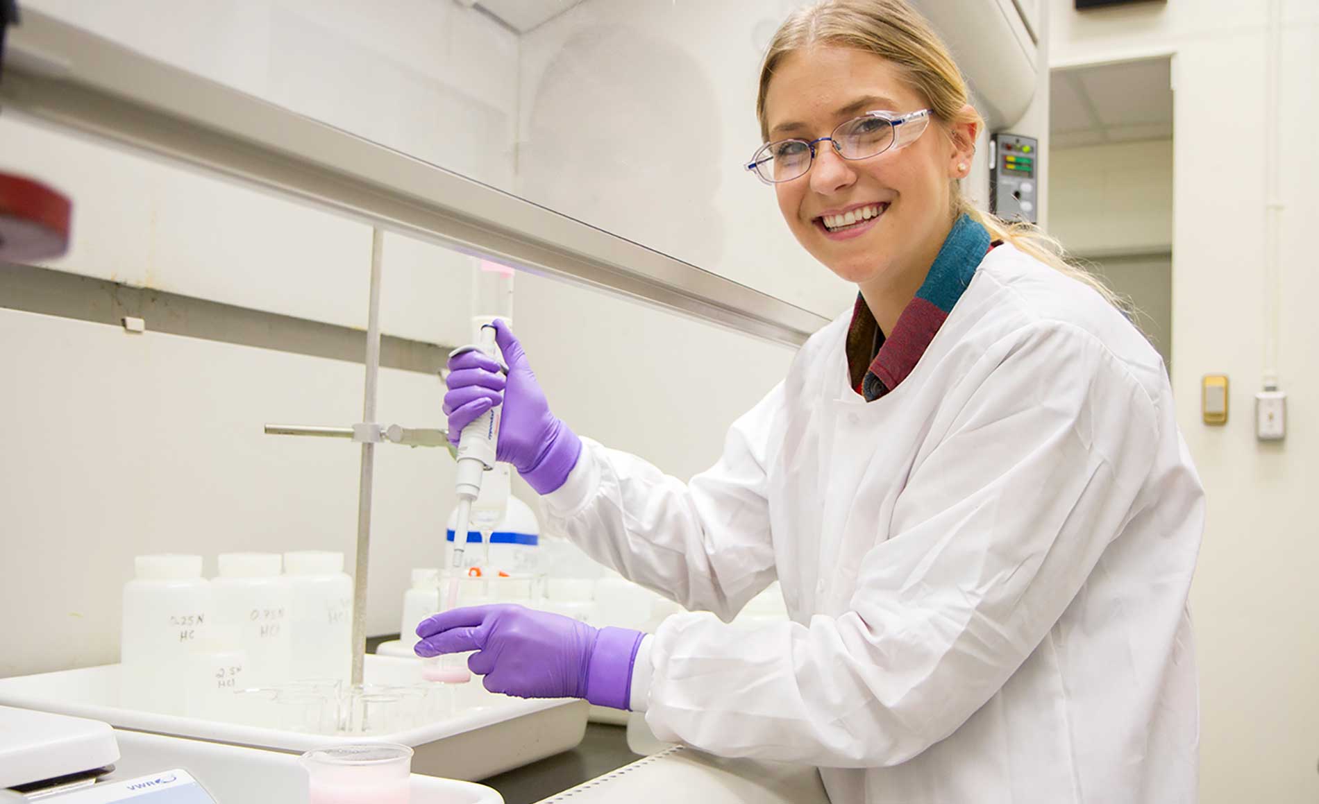 A female undergraduate student conducts research at Oak Ridge National Laboratory