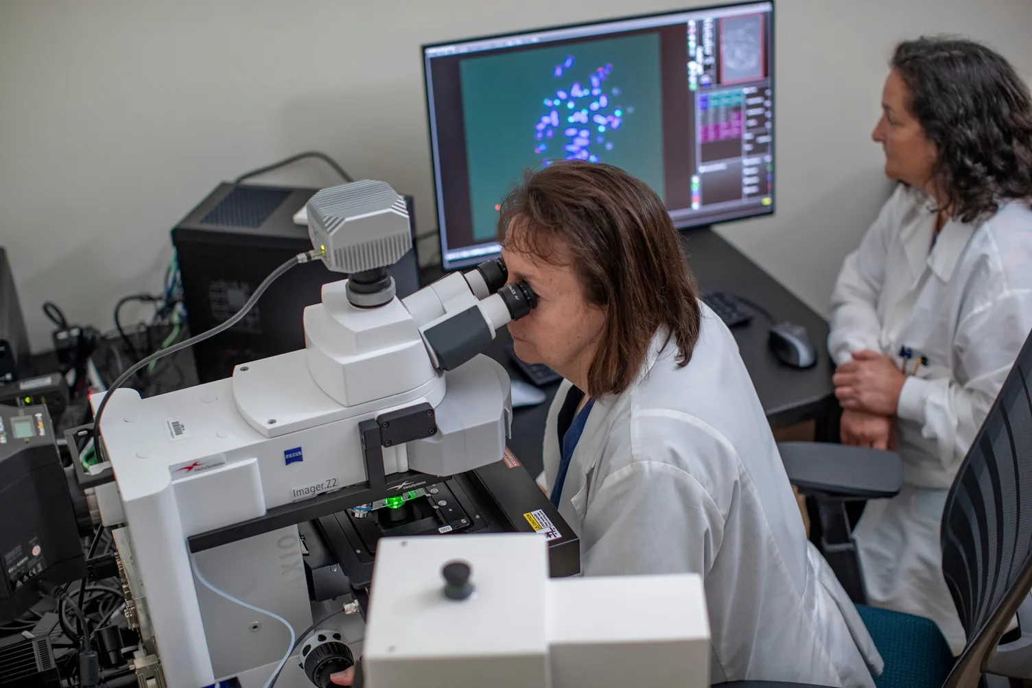 Technicians perform cytogenetic biodosimetry at REAC/TS
