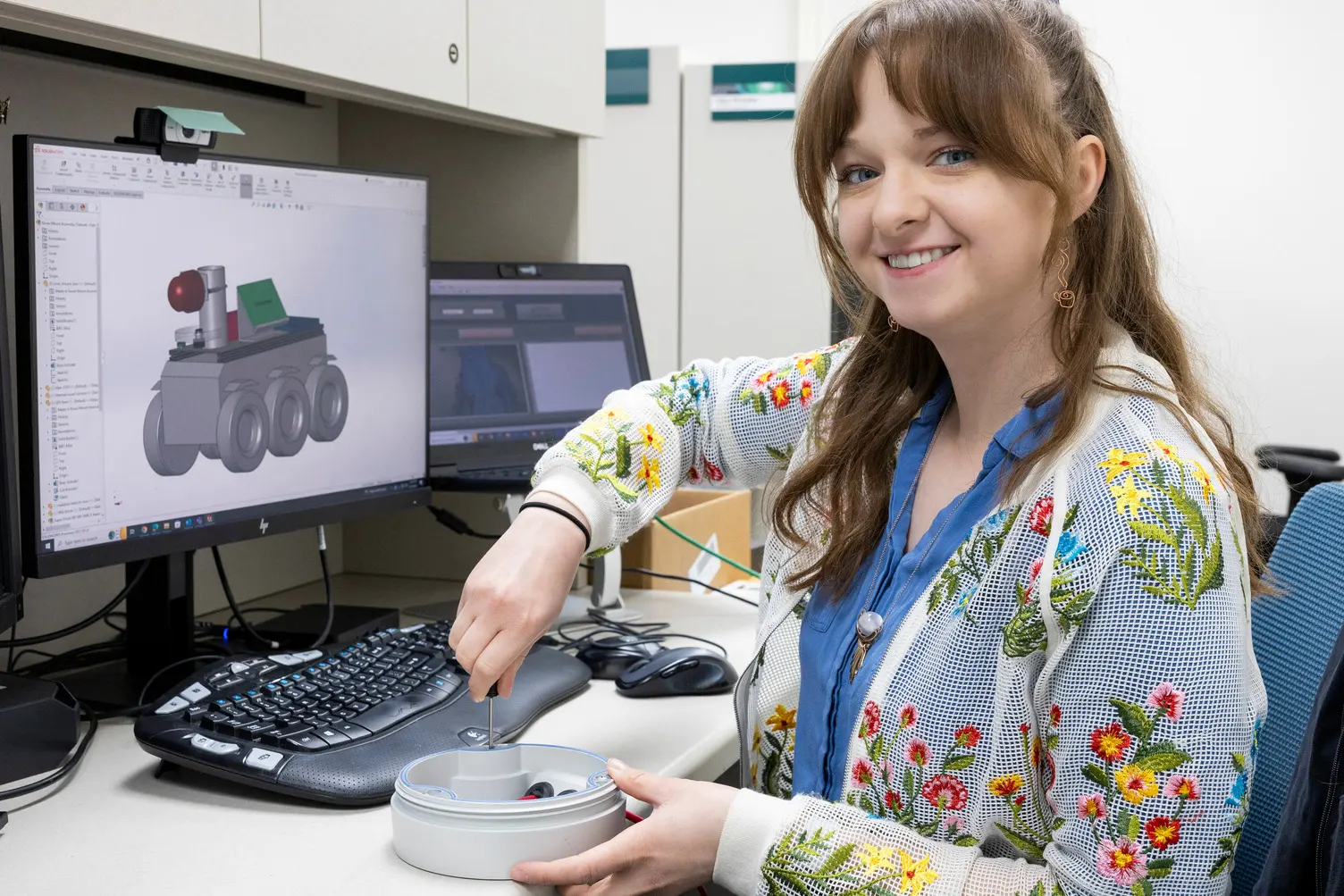 An undergraduate female conducts research during an ORISE internship at Oak Ridge National Laboratory