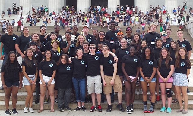 2015 JSTI Students at Lincoln Memorial